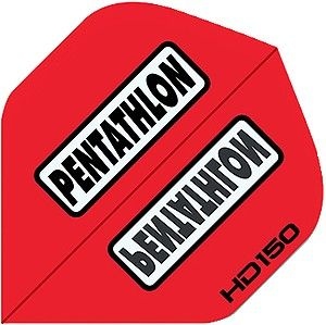 Das Bild zeigt einen roten Dartflight mit der Aufschrift "PENTATHLON" in schwarzer und weißer Schrift. In der unteren Ecke steht "HD150".